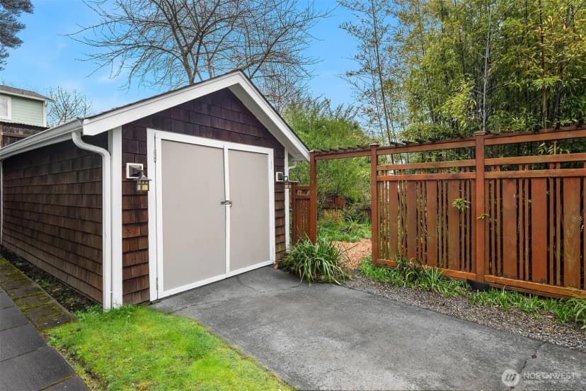 Property photo for 3818 Corliss Avenue N, Seattle photo 26
