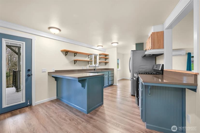 Property photo for 15393 Dewey Crest Lane, Anacortes photo 3