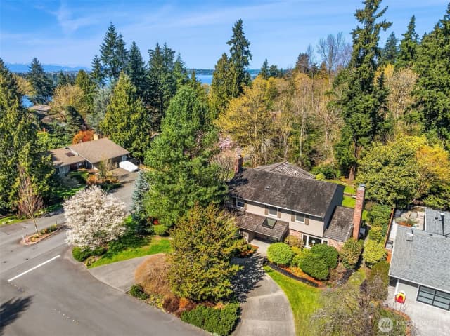 Property photo for 8400 Se 61st Street, Mercer Island photo 2