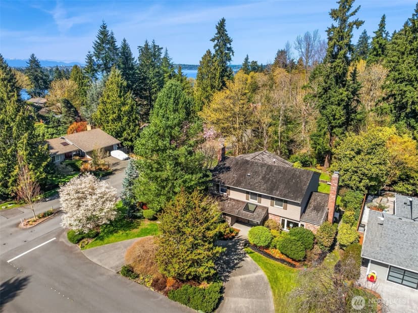 Property photo for 8400 Se 61st Street, Mercer Island photo 2
