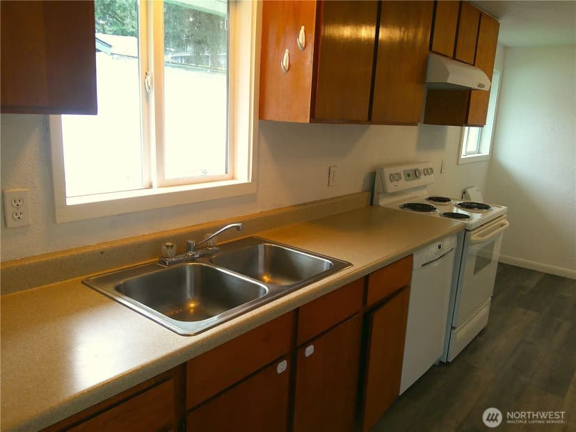 Property photo for 10615 18th Avenue Sw, Seattle photo 6