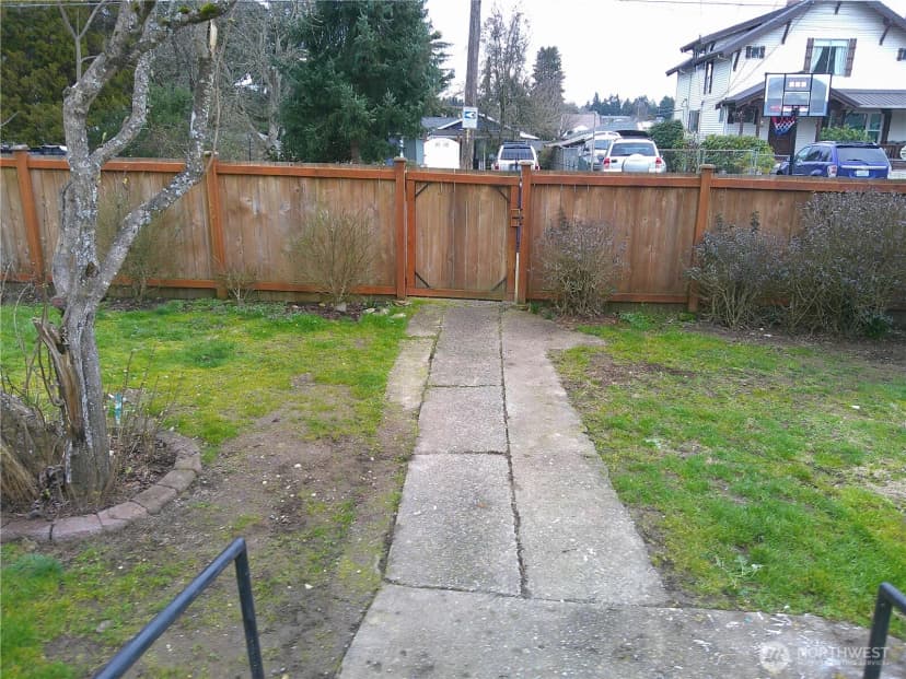 Property photo for 10615 18th Avenue Sw, Seattle photo 4