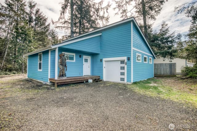 Property photo for 616 Sunset Avenue Ne, Ocean Shores