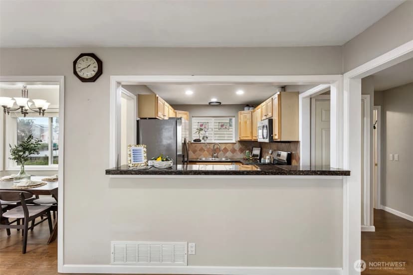Property photo for 10205 Occidental Avenue S, Seattle photo 14