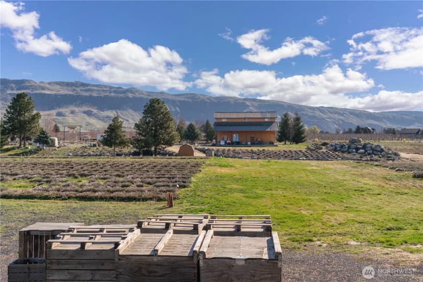 Property photo for 980 S Webb Place, East Wenatchee photo 36