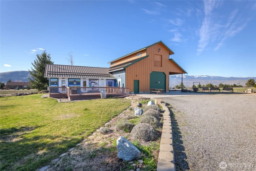 Property photo for 980 S Webb Place, East Wenatchee