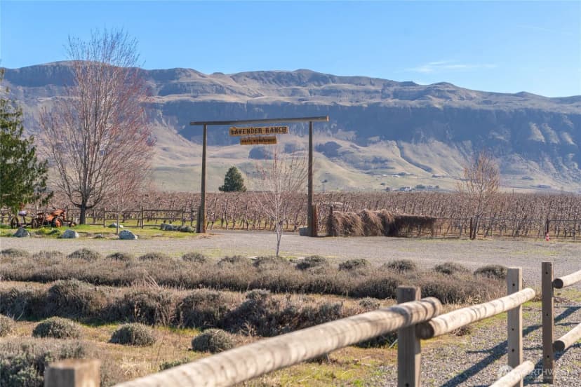 Property photo for 980 S Webb Place, East Wenatchee photo 34