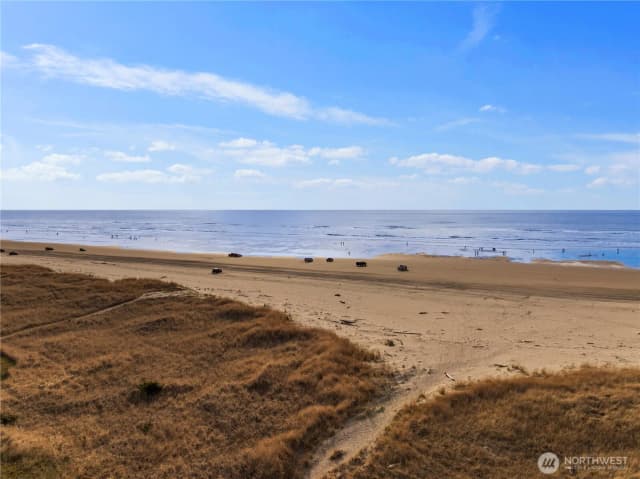 Property photo for 31302 J Place, Ocean Park photo 2