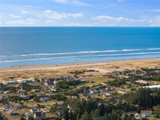 Property photo for 31302 J Place, Ocean Park photo 4