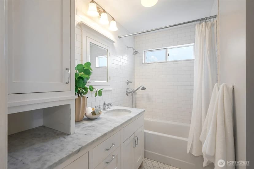 Property photo for 4812 Ne 42nd Street, Seattle photo 14