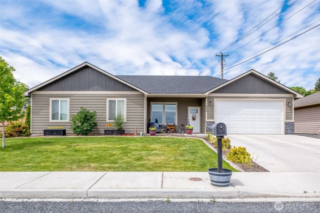 Property photo for 335 Canal Drive, Ephrata