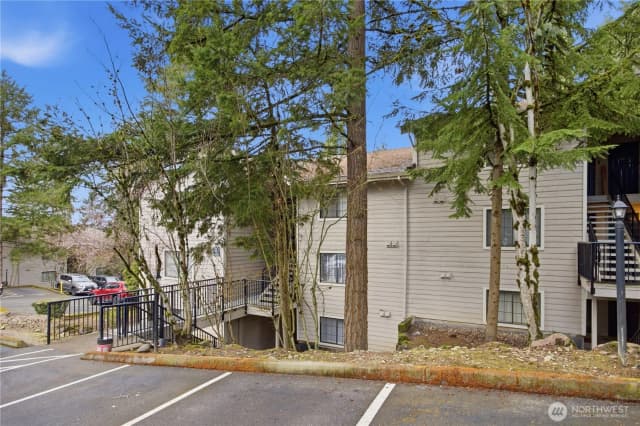 Property photo for 12515 Ne 116th Street #b11, Kirkland photo 3