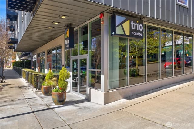 Property photo for 3104 Western Ave #603, Seattle photo 2
