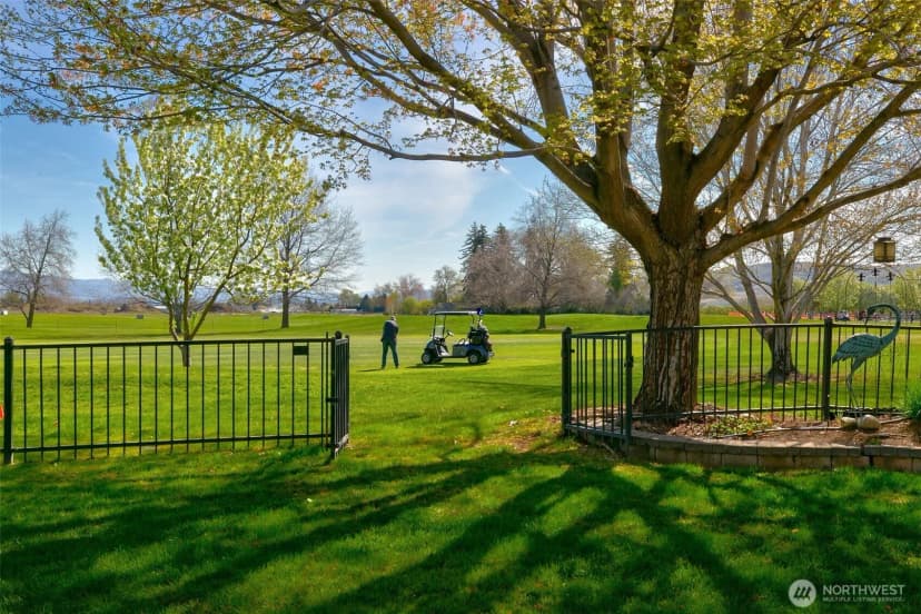 Property photo for 2205 S 88th Avenue, Yakima photo 32