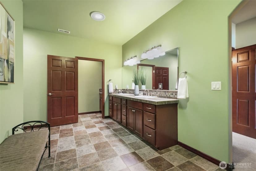 Property photo for 2205 S 88th Avenue, Yakima photo 17