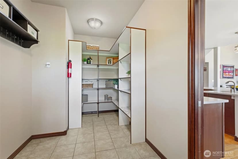 Property photo for 2205 S 88th Avenue, Yakima photo 11