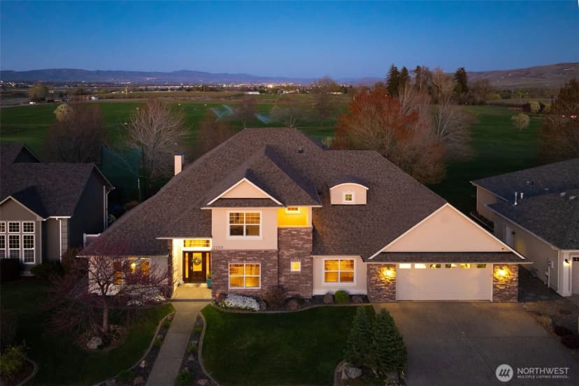 Property photo for 2205 S 88th Avenue, Yakima