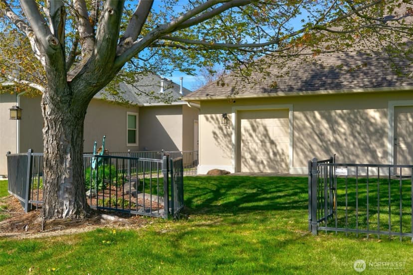 Property photo for 2205 S 88th Avenue, Yakima photo 33