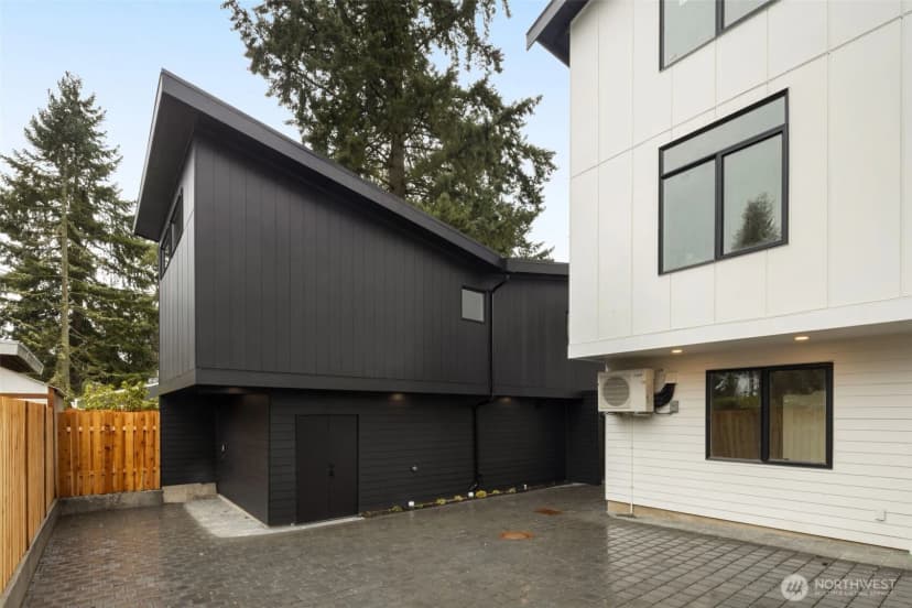 Property photo for 14035 Densmore Avenue N, Seattle photo 2