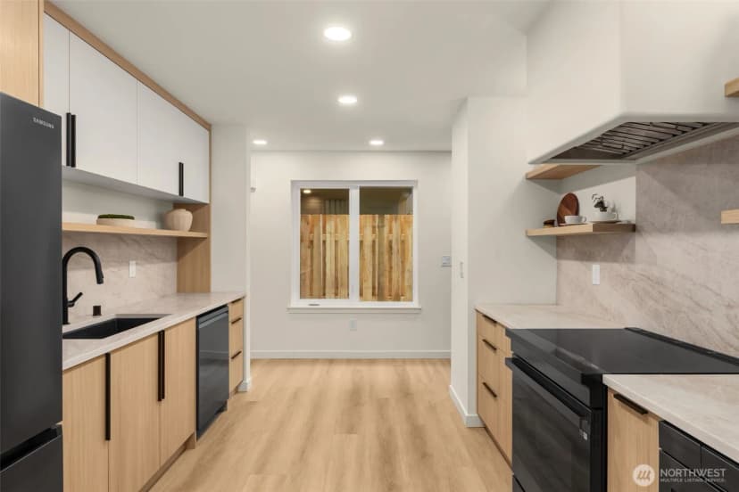 Property photo for 14035 Densmore Avenue N, Seattle photo 7