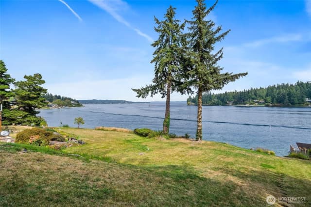 Property photo for 17274 Angeline Avenue South Ne, Suquamish photo 2