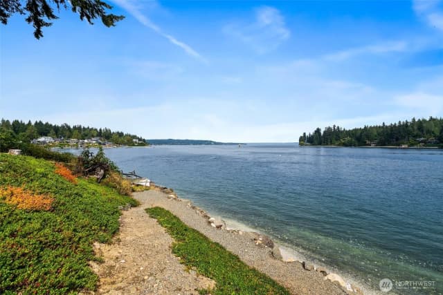 Property photo for 17274 Angeline Avenue South Ne, Suquamish