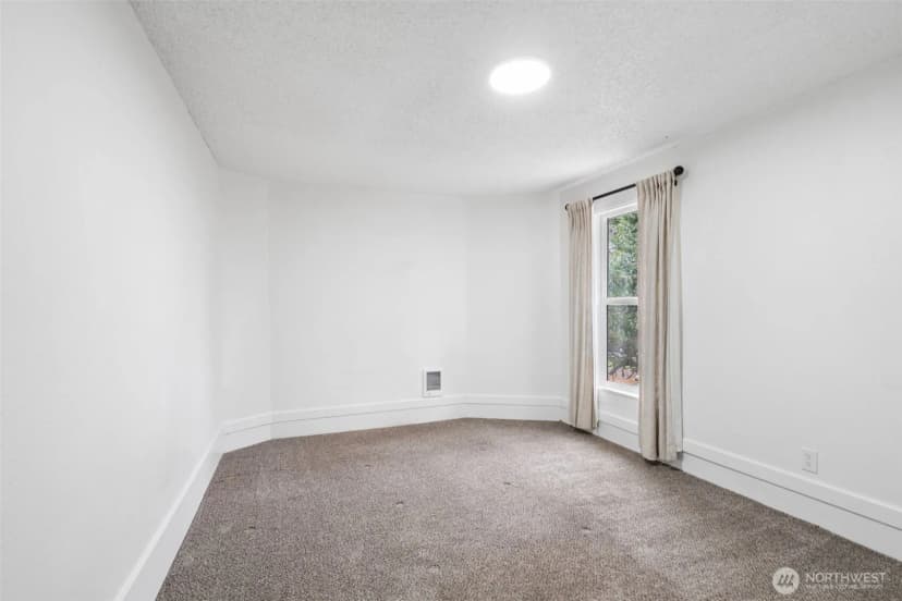 Property photo for 713 N Main Avenue, Ridgefield photo 32