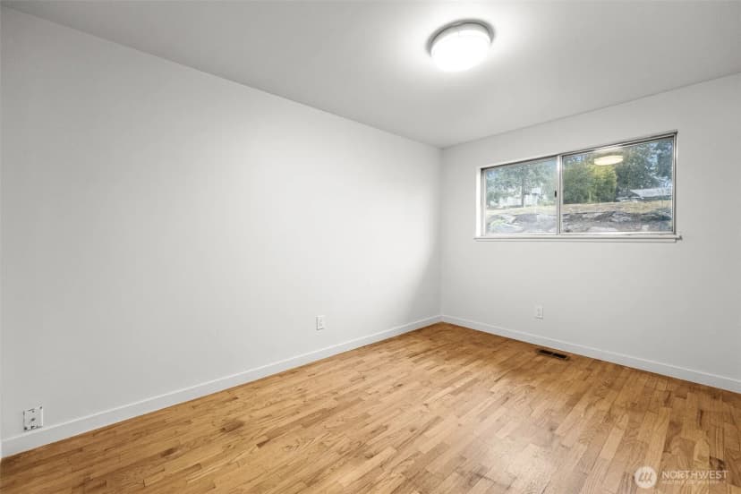 Property photo for 105 Sw 129th Street, Burien photo 17