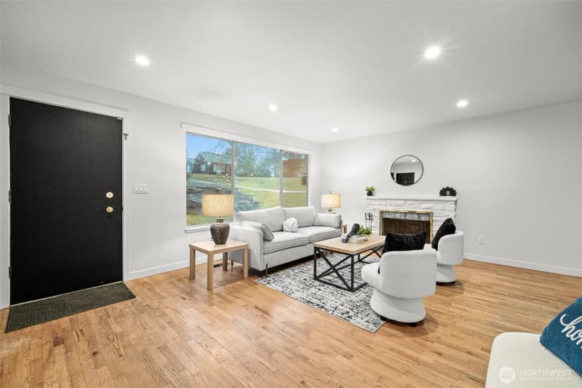 Property photo for 105 Sw 129th Street, Burien photo 3