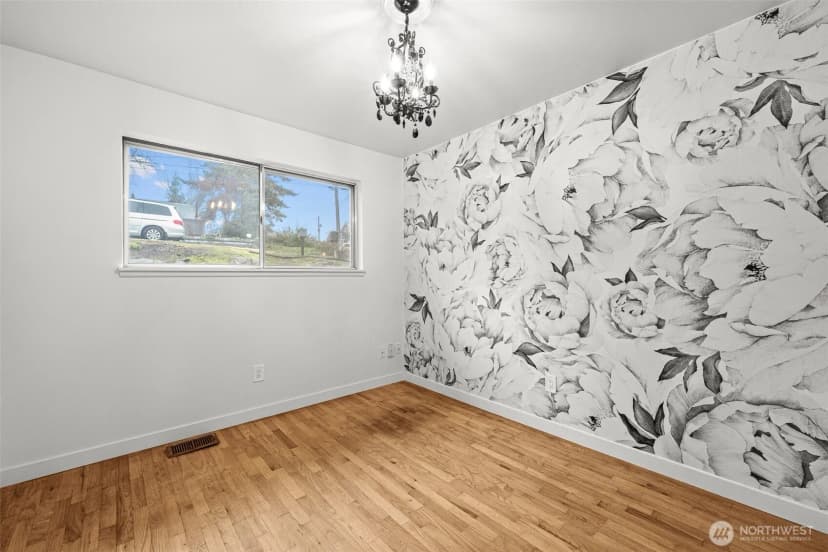 Property photo for 105 Sw 129th Street, Burien photo 15