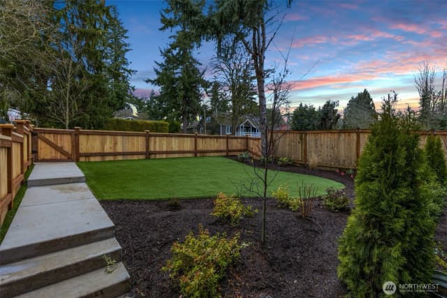 Property photo for 11417 Ne 91st Street, Kirkland photo 2