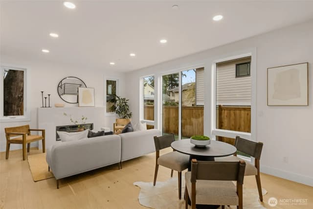 Property photo for 11413 Ne 91st Street, Kirkland photo 4