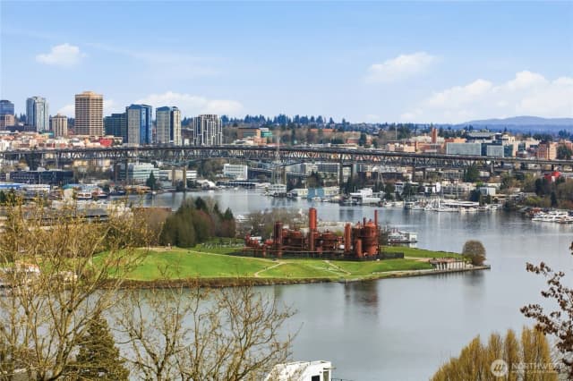 Property photo for 559 Mcgraw Street #201, Seattle photo 2