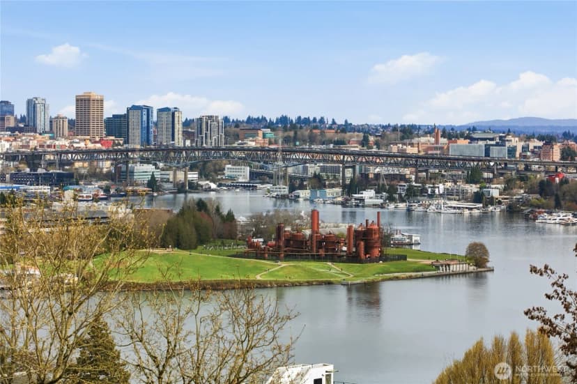 Property photo for 559 Mcgraw Street #201, Seattle photo 2