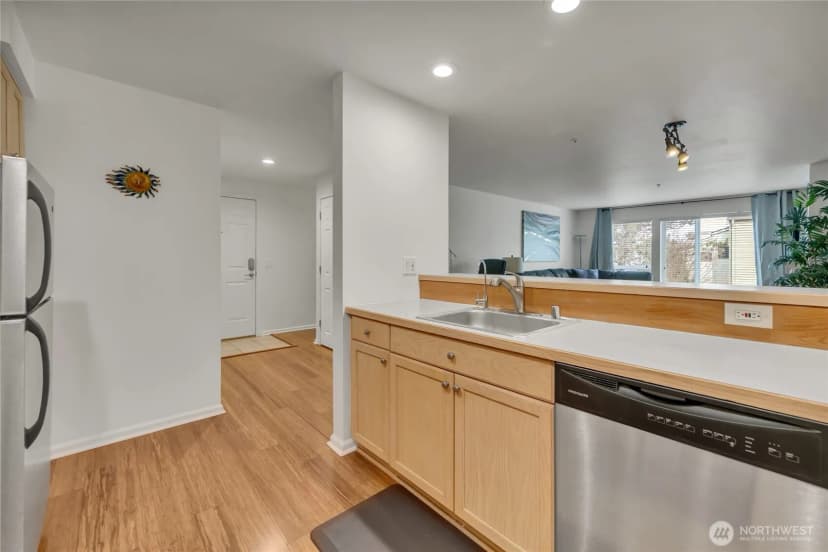 Property photo for 559 Mcgraw Street #201, Seattle photo 13
