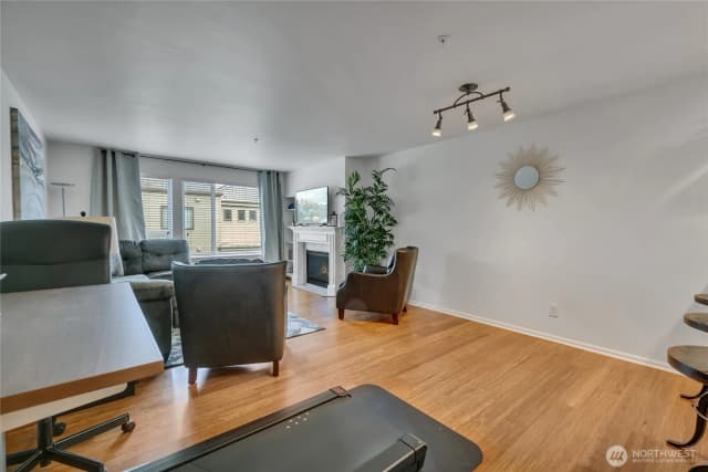 Property photo for 559 Mcgraw Street #201, Seattle photo 4