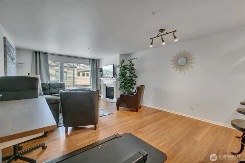Property photo for 559 Mcgraw Street #201, Seattle photo 4