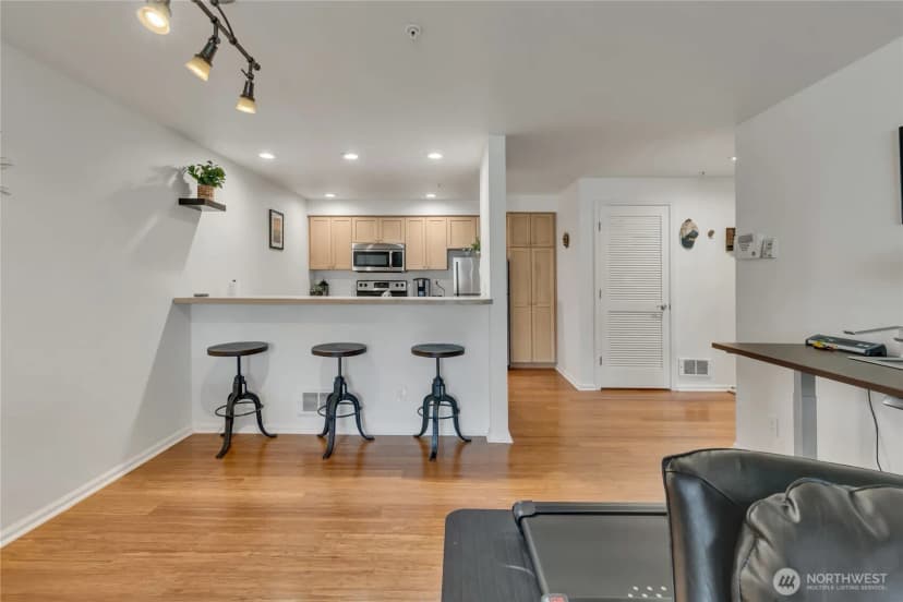 Property photo for 559 Mcgraw Street #201, Seattle photo 10
