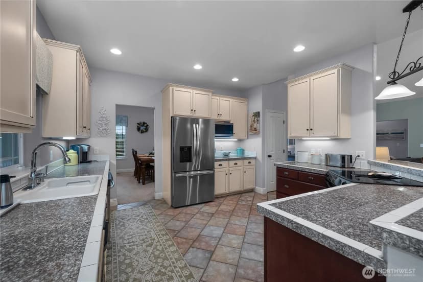Property photo for 80 E Sea Breeze Lane, Shelton photo 10