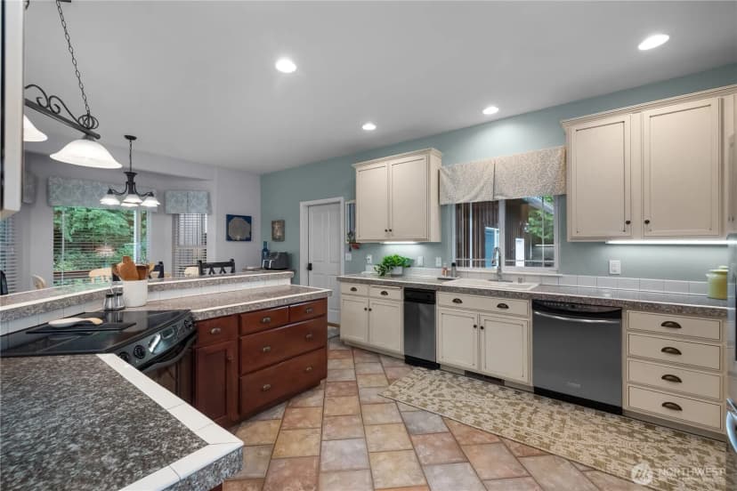 Property photo for 80 E Sea Breeze Lane, Shelton photo 11