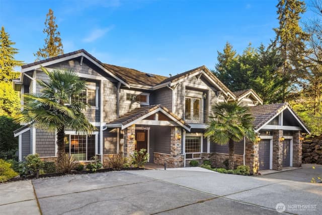 Property photo for 9810 Se 35th Place, Mercer Island photo 2