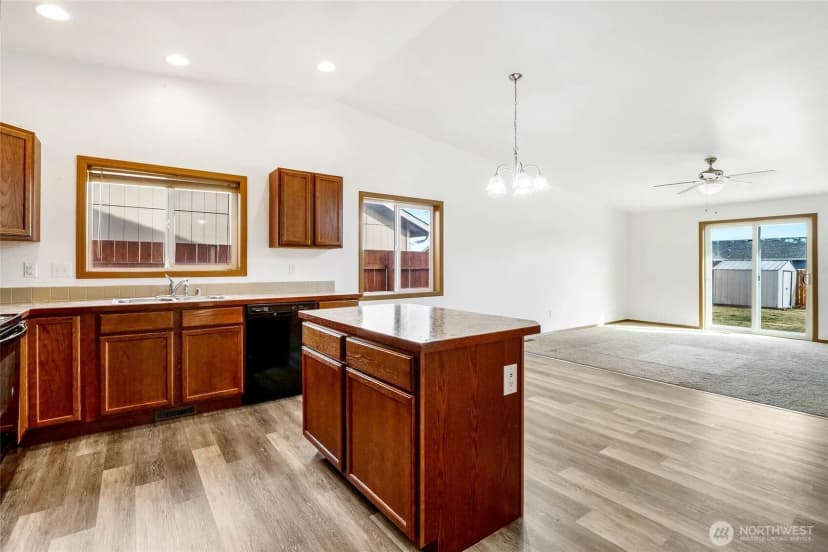 Property photo for 950 K Street Se, Ephrata photo 10