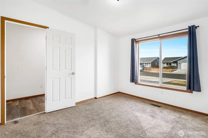 Property photo for 950 K Street Se, Ephrata photo 8