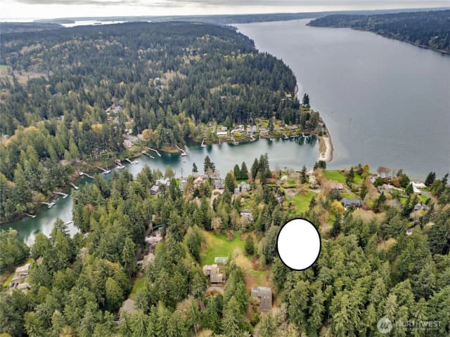 Property photo for 9190 Fox Cove Lane Ne, Bainbridge Island photo 2