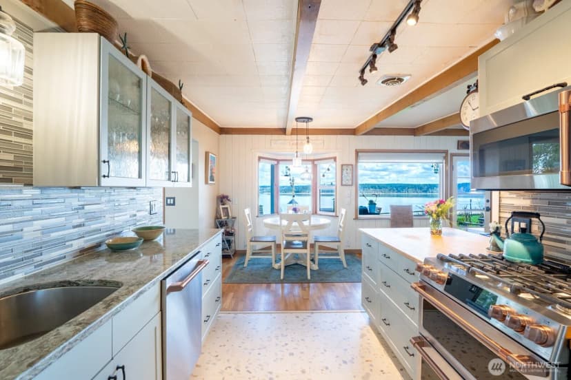 Property photo for 9513 Villa Beach Road, Anderson Island photo 11