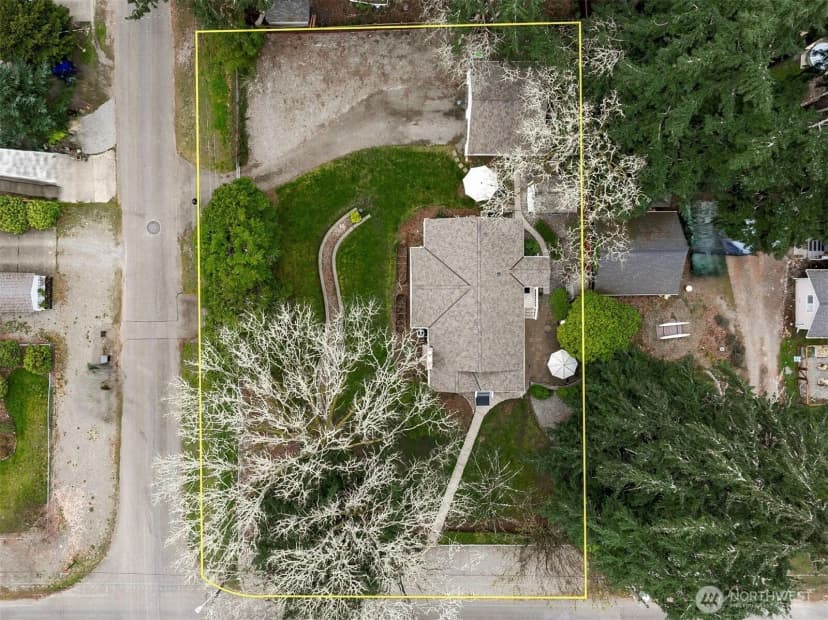 Property photo for 9036 Dalwood Road Sw, Lakewood photo 4