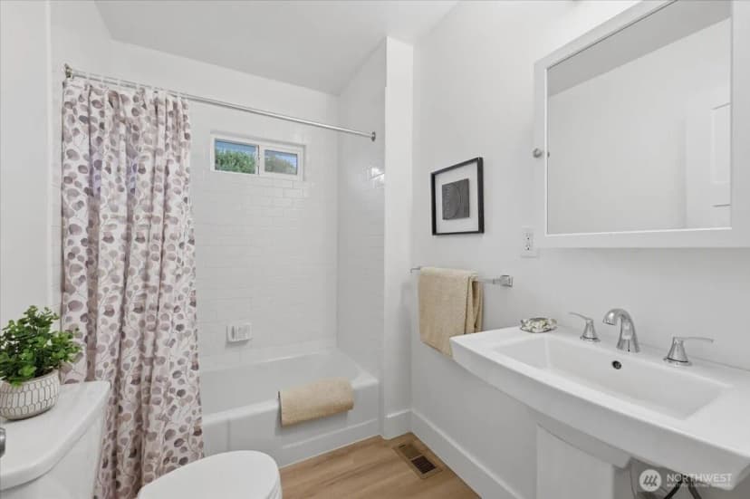 Property photo for 8127 11th Avenue Sw, Seattle photo 9