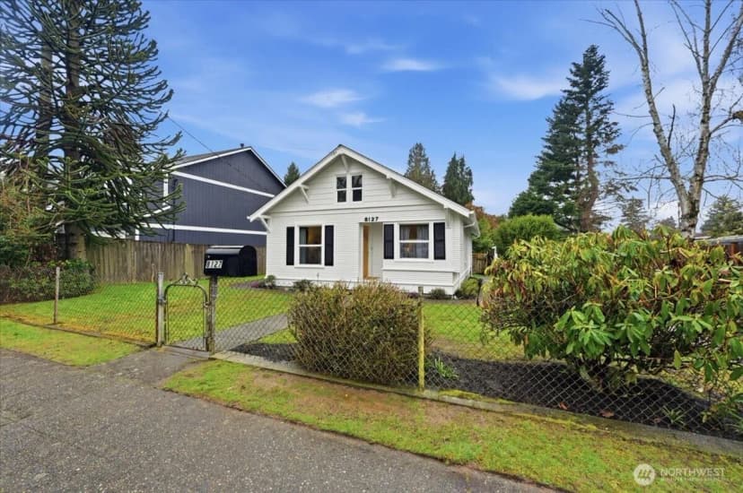 Property photo for 8127 11th Avenue Sw, Seattle