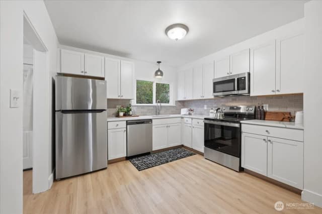 Property photo for 8127 11th Avenue Sw, Seattle photo 5