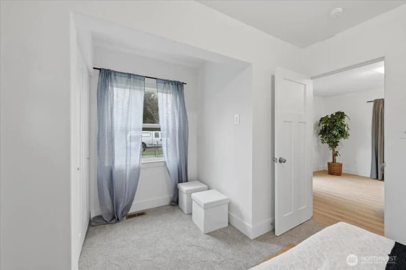 Property photo for 8127 11th Avenue Sw, Seattle photo 8